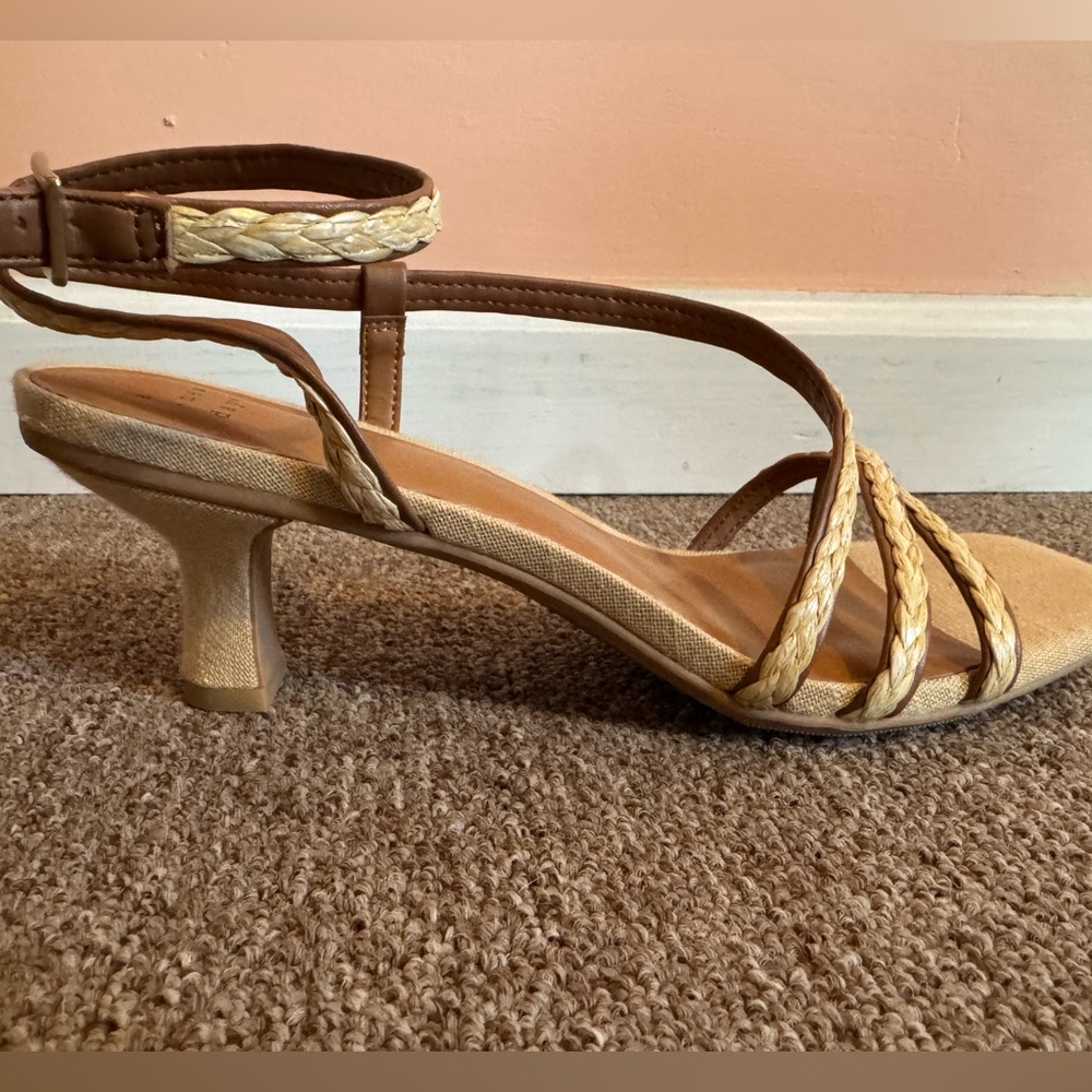 Elegant Tan Strappy Women's Sandals a new day size 11